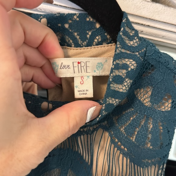 Green Lace sleeveless top - Picture 3 of 5